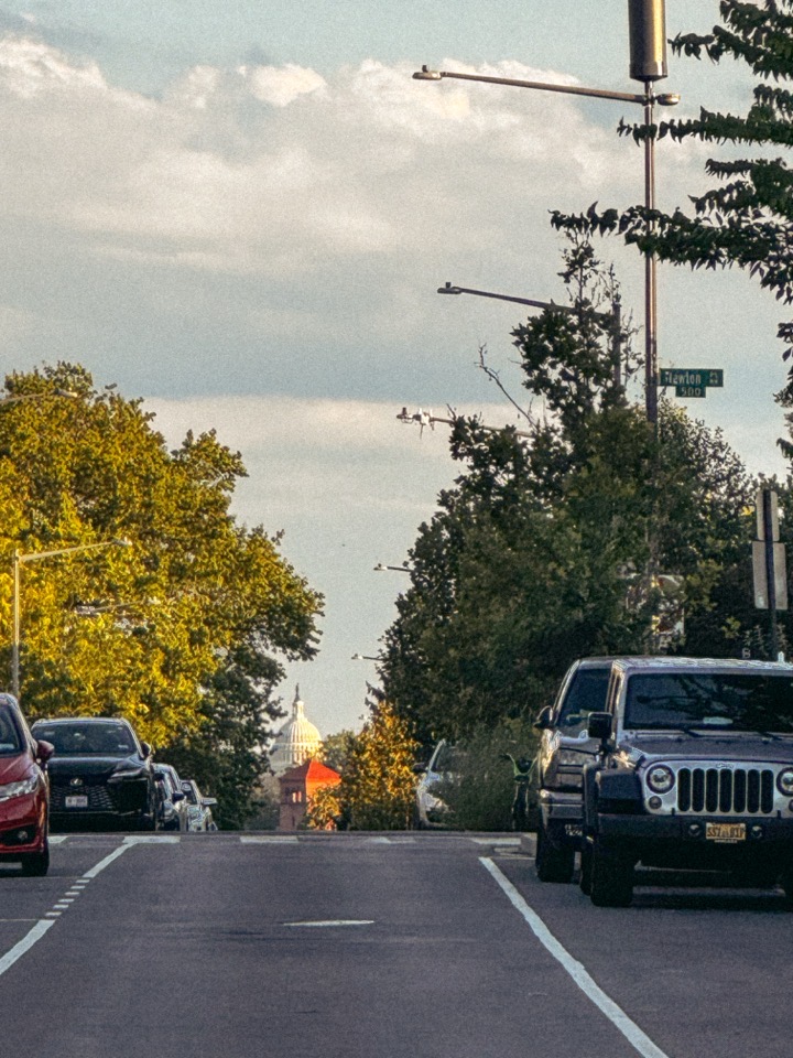/052 Side street