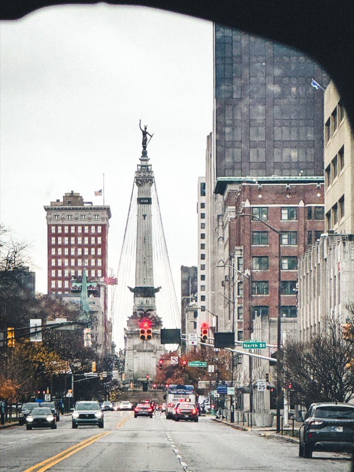 /072 Monument circle